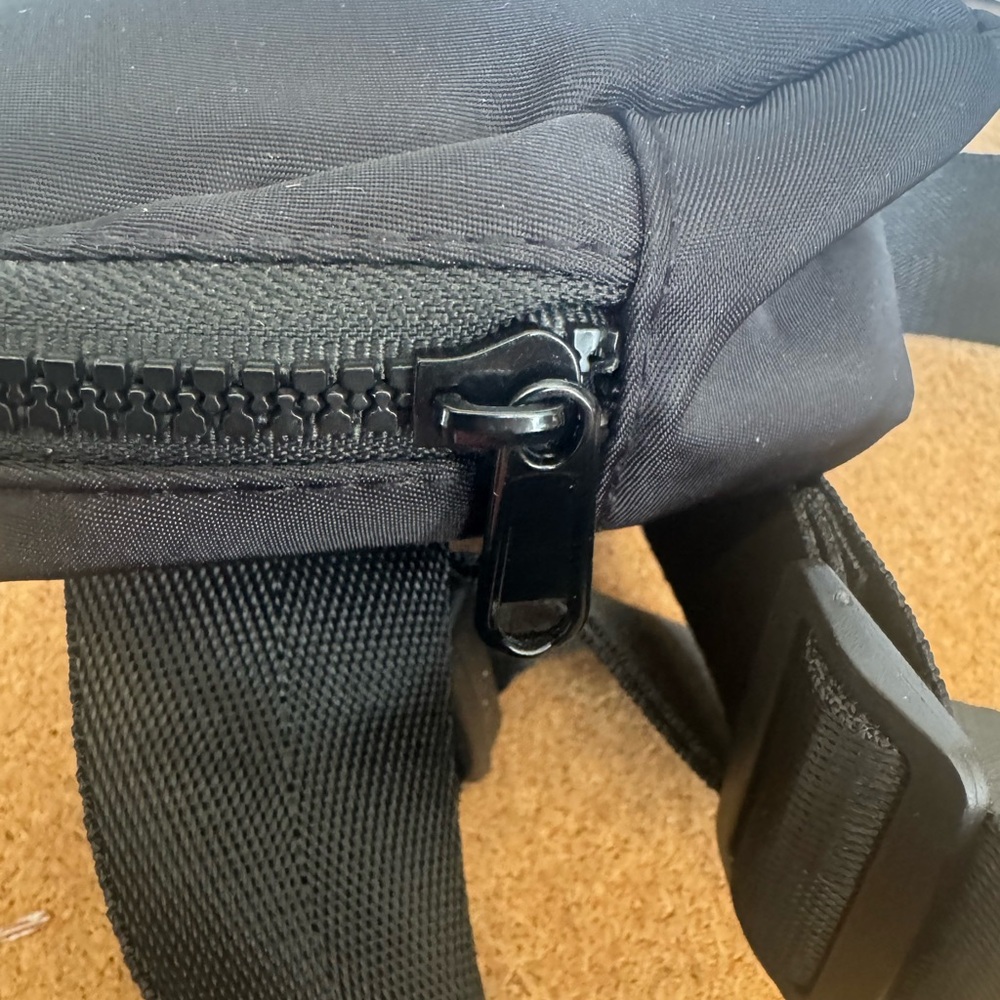 CJLA Carly Jean Los Angeles Belt Bag Fanny Pack Travel - Picture 10 of 12